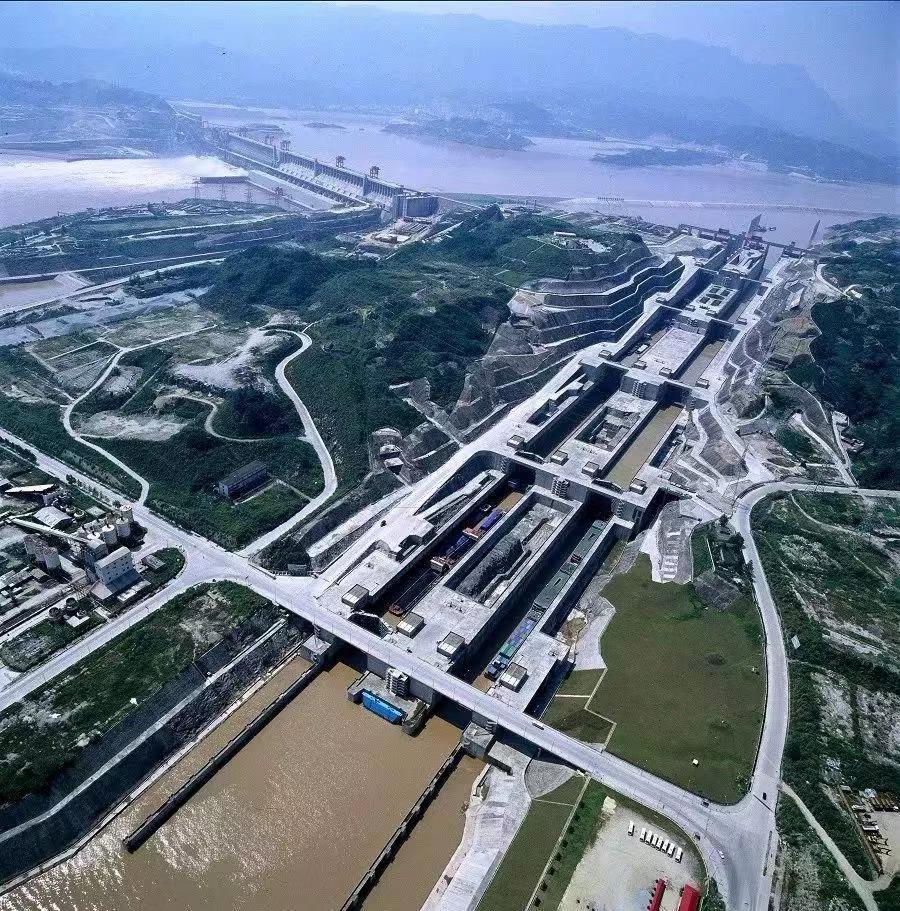 長(cháng)江三峽大(dà)壩五級船(chuán)閘北(běi)線現(xiàn)地(dì)控制(zhì)系統改造設備在我司通(tōng)過驗收